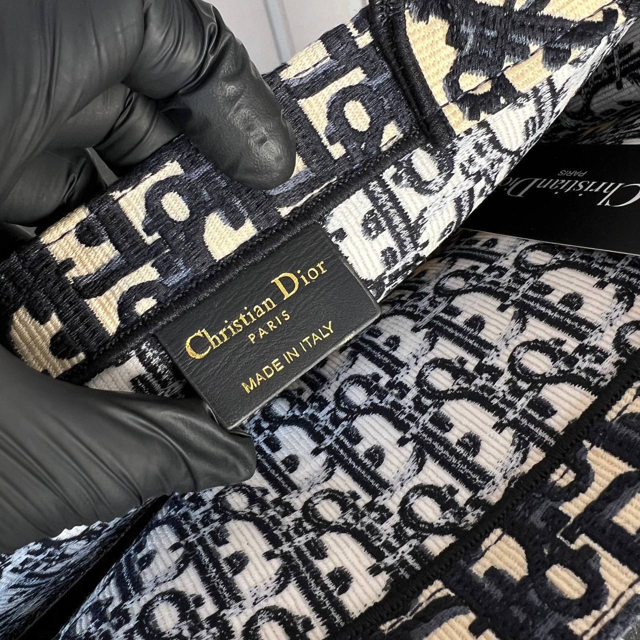 Christian Dior Book Tote Big

42x36 cm 
5656-2