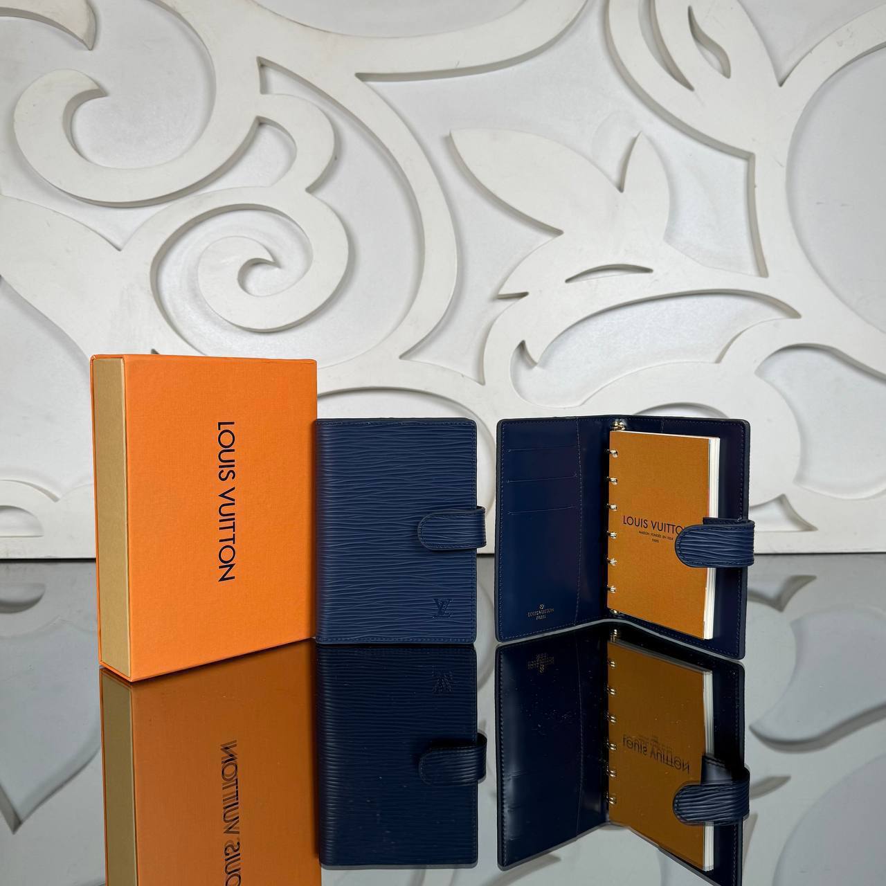 Louis Vuitton Small Ring Agenda Cover 

10.5x14.5 cm 
214021 ⭐️