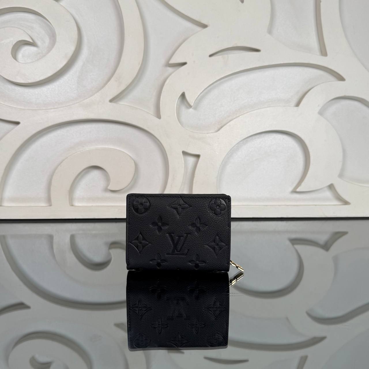 Louis Vuitton Clea Wallet 

210182 ⭐️