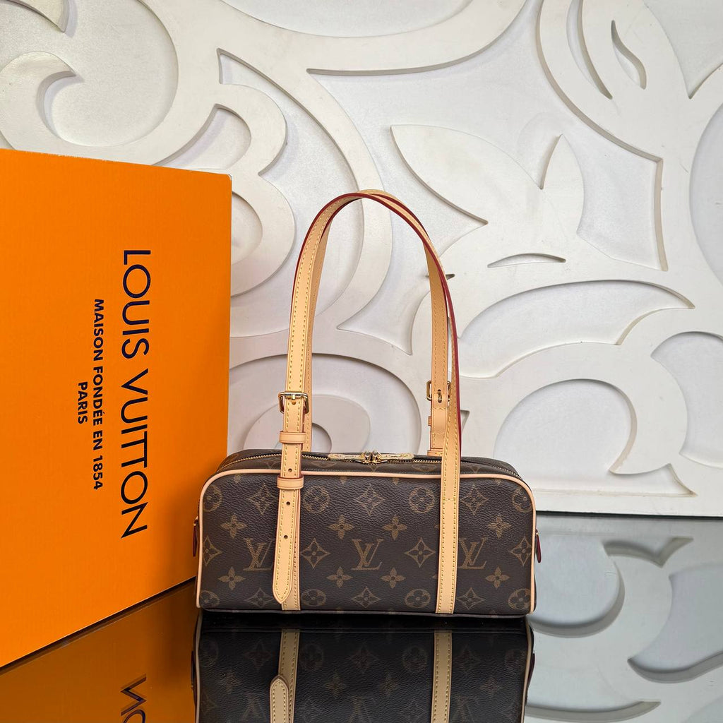 Louis Vuitton Hang On Bag 

6127-3 ⭐️