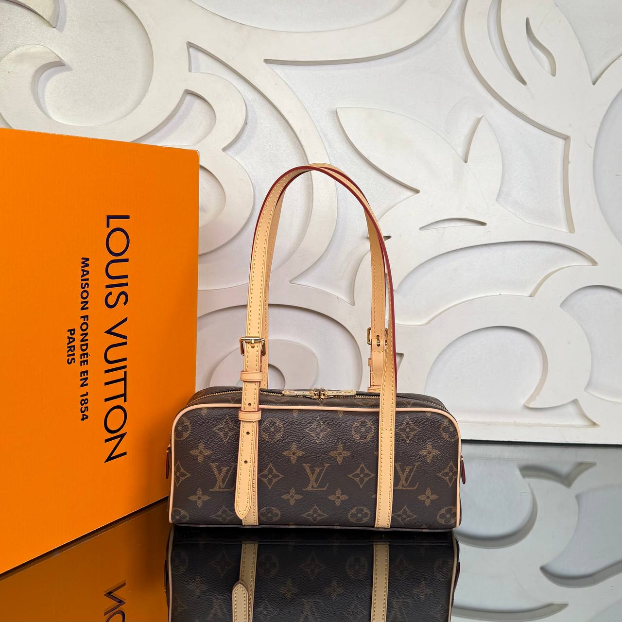 Louis Vuitton Hang On Bag 

6127-3 ⭐️
