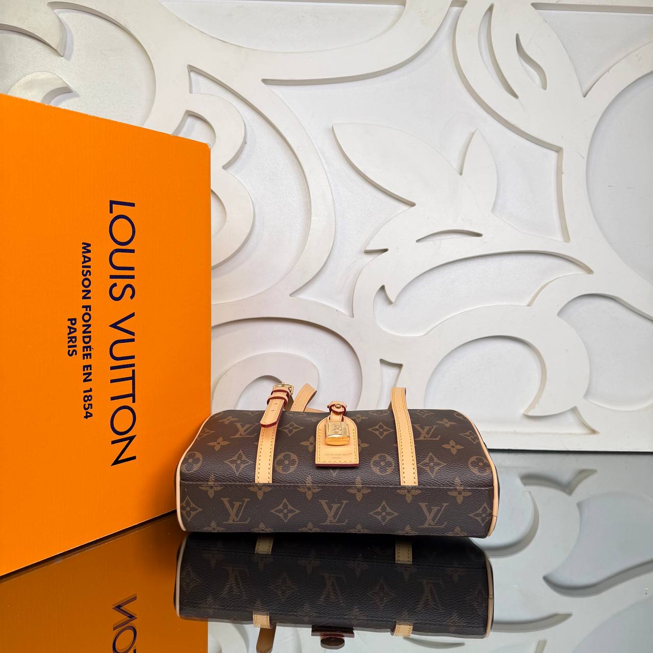 Louis Vuitton Hang On Bag 

6127-3 ⭐️