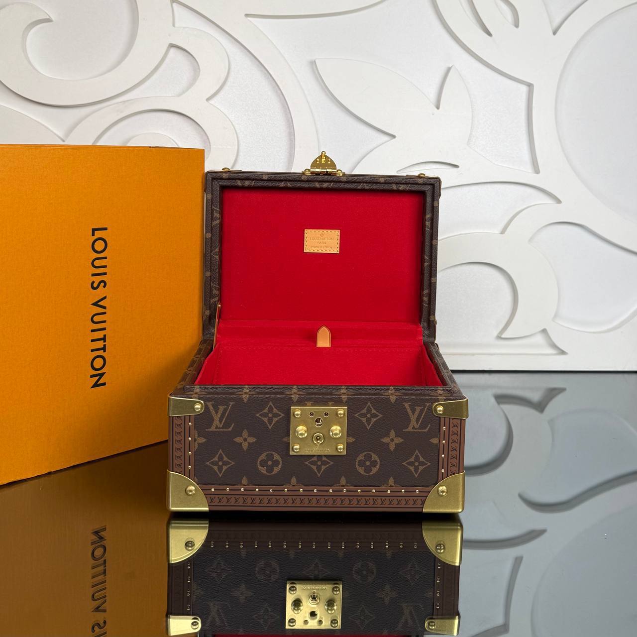 Louis Vuitton Coffret Tresor 

6207 ⭐️