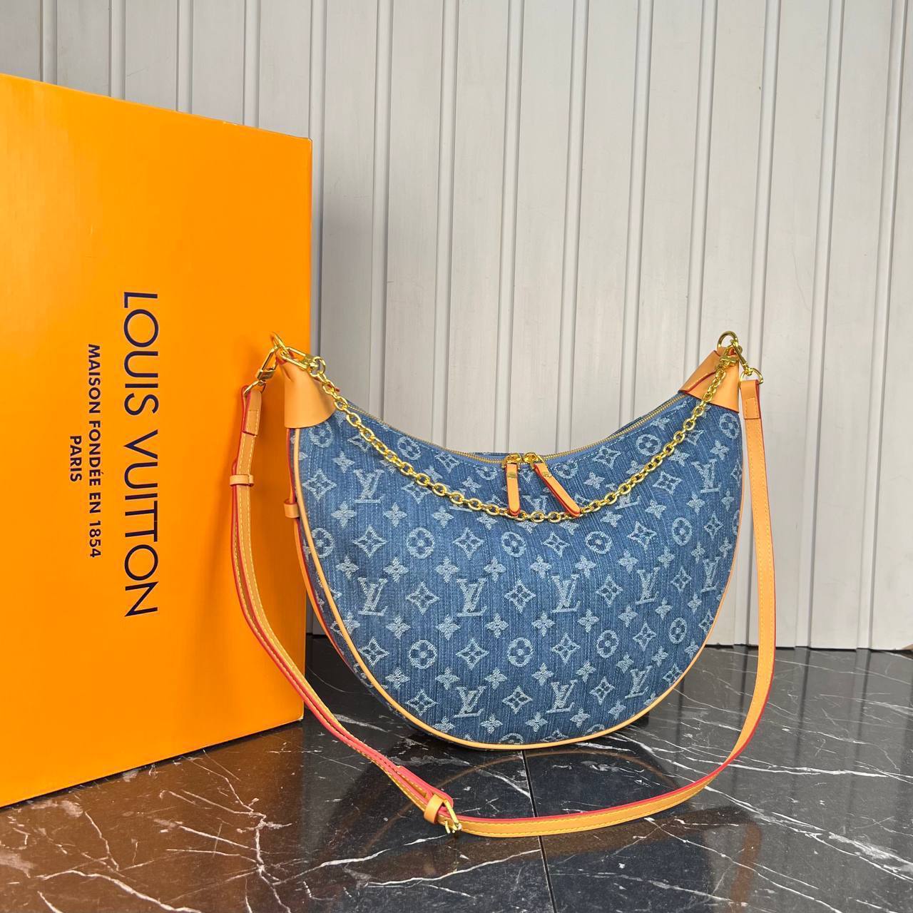 Louis Vuitton Loop Hobo Denim Bag
5837-20