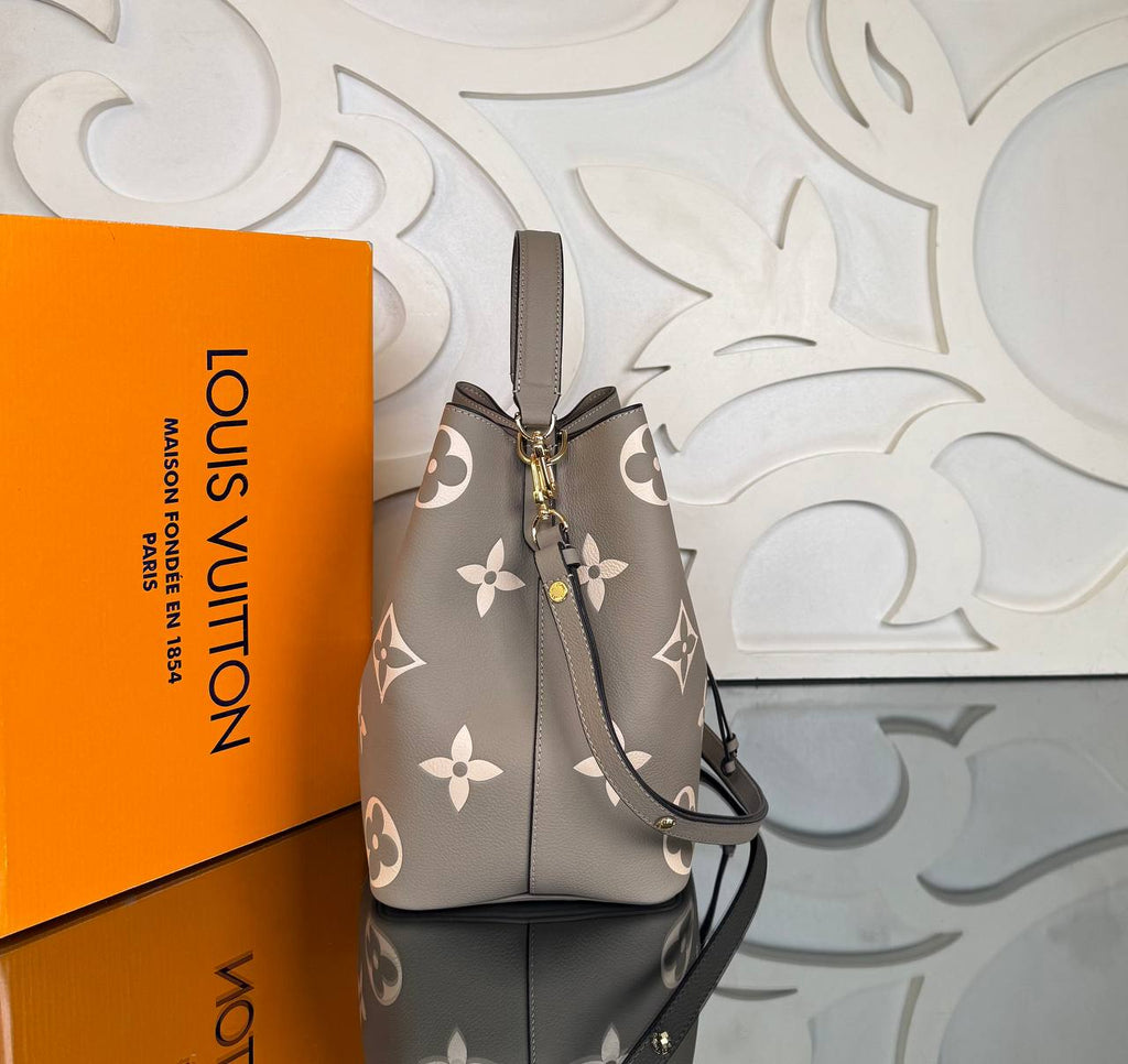 Louis Vuitton NeoNoe Bag

5759-1 ⭐️
