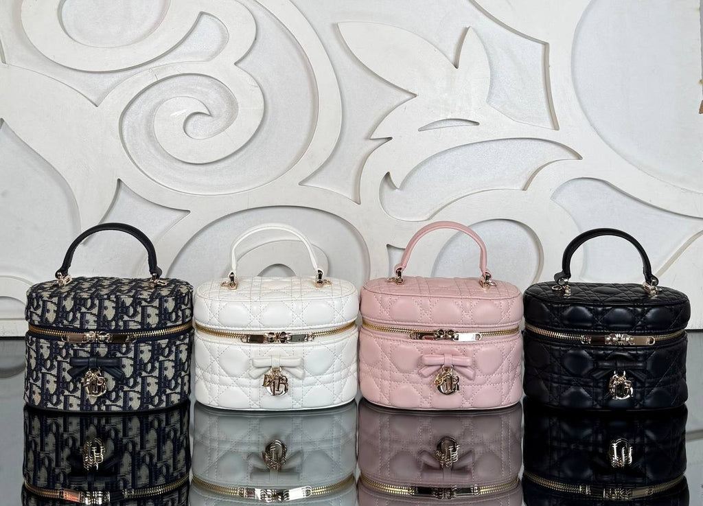Christian Dior Mini Vanity Bag

17x11.5 cm
910983 ⭐️