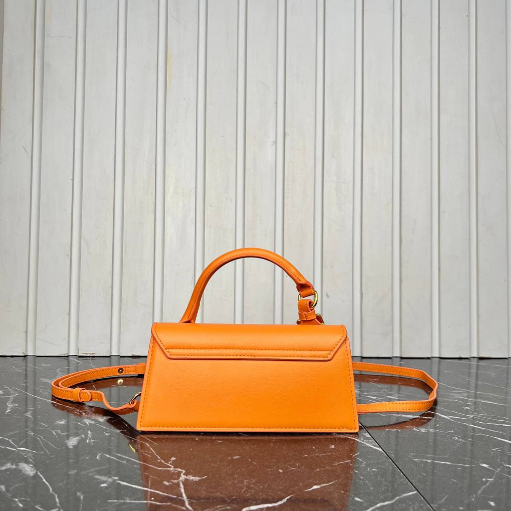 Jacquemus Le Chiquito Bag 

22x10 cm 
5736-10 ⭐️