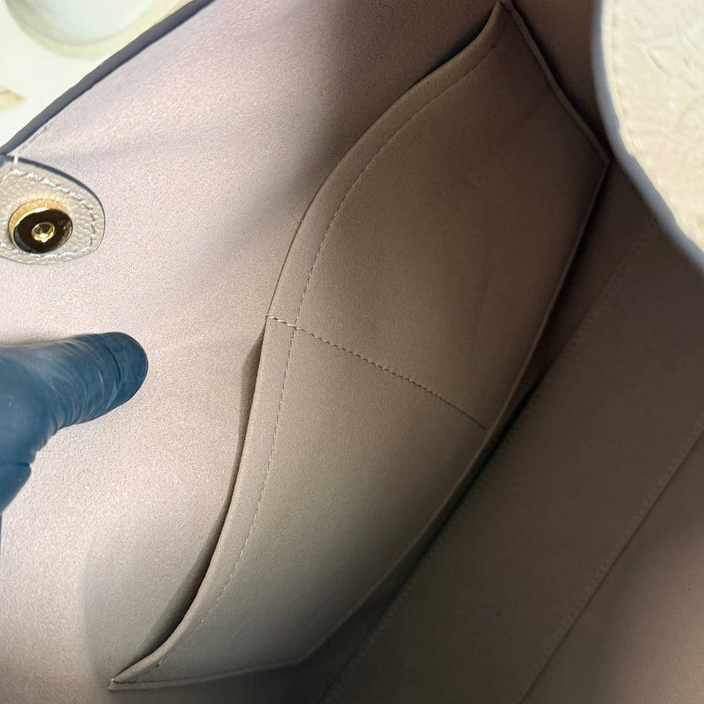 Louis Vuitton Hobo Metis

910619 ⭐️