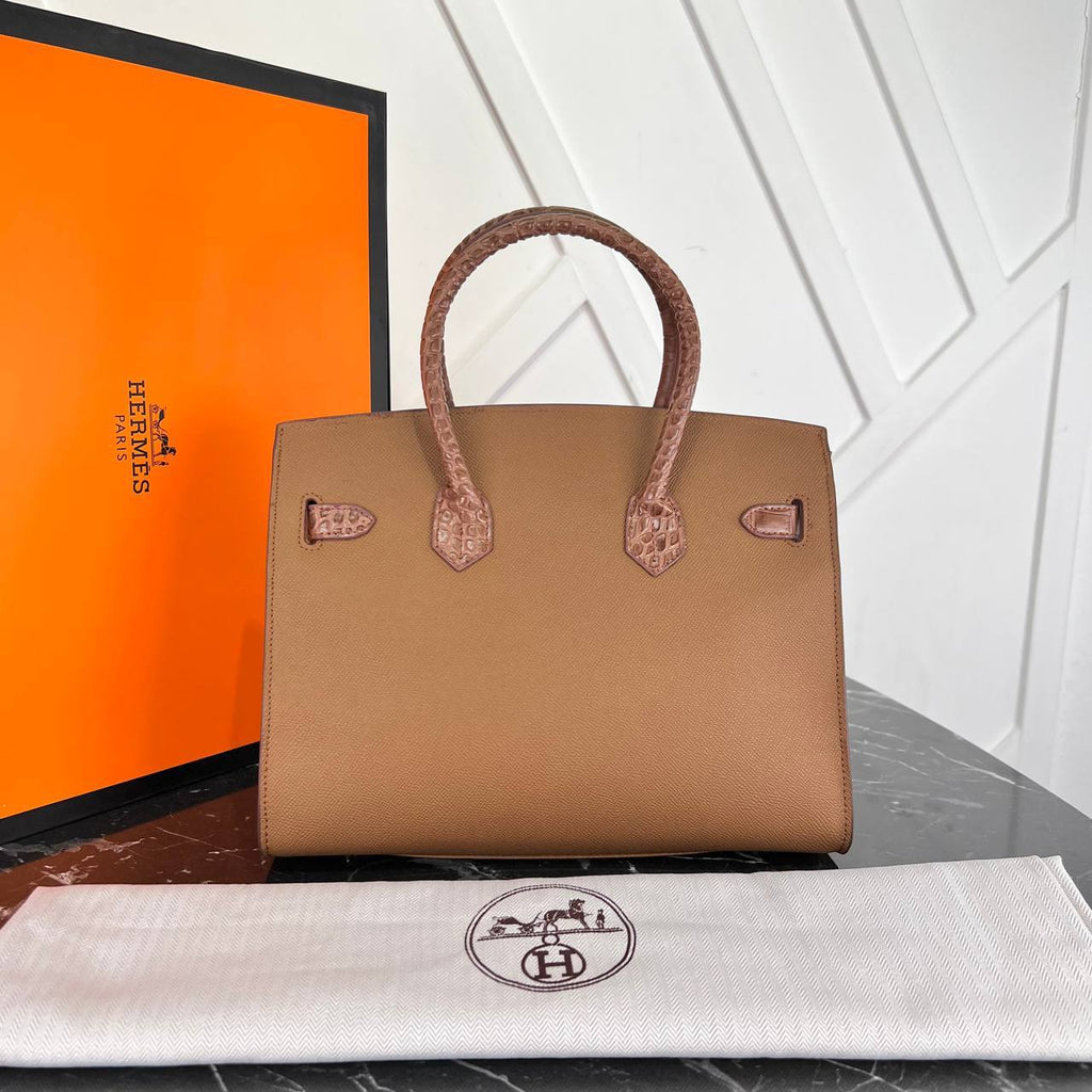 Hermes Birkin Bag 30 Cm 

30x22 Cm 
5447_4⭐️