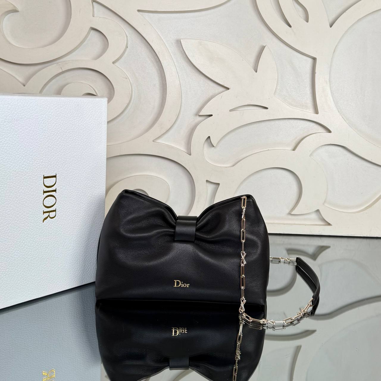 Christian Dior Small Bow Bag

24x16 cm 
910820 ⭐️