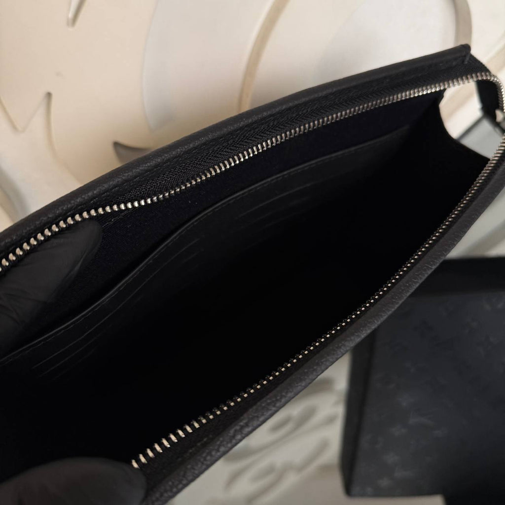 Louis Vuitton Pochette Voyage Pouch

6848 / 6849 ⭐️