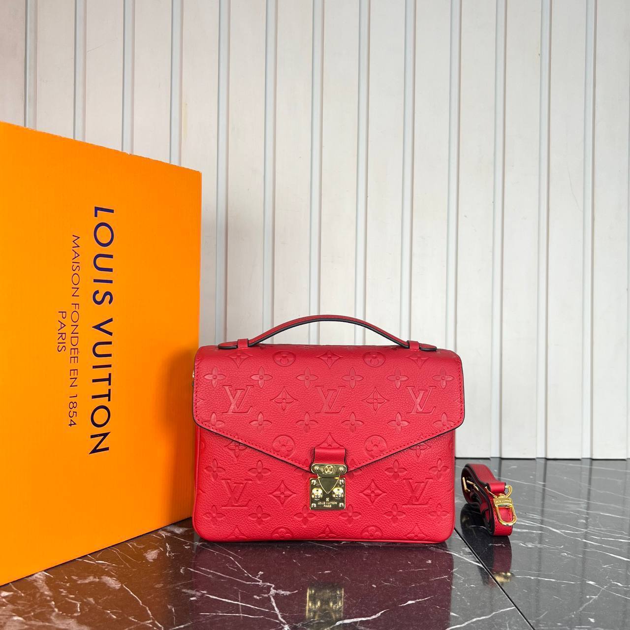 Louis Vuitton Pochette Metis 
Για επιλογή χρωματισμού παρακαλώ τηλεφωνική επικοινωνία 
5372 ⭐️