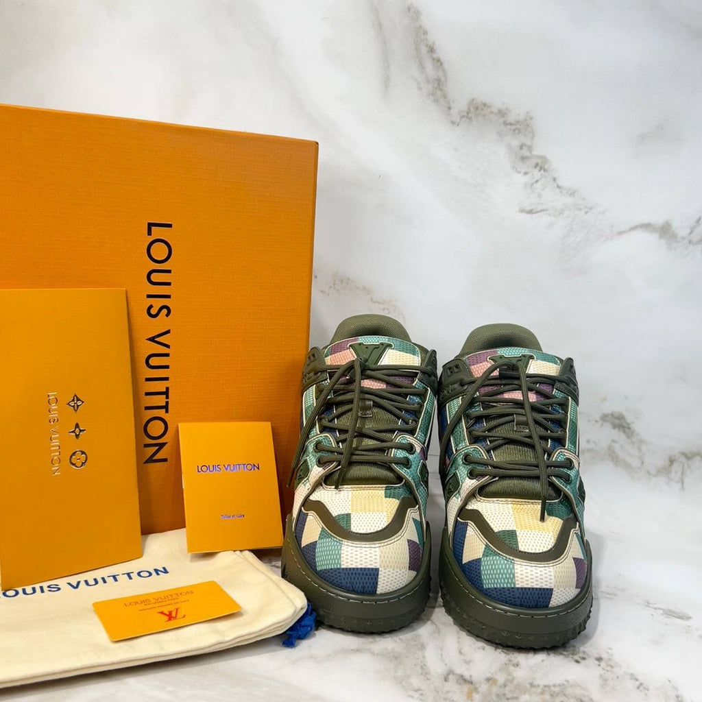 Louis vuitton sneakers 😍

3797-1⭐️