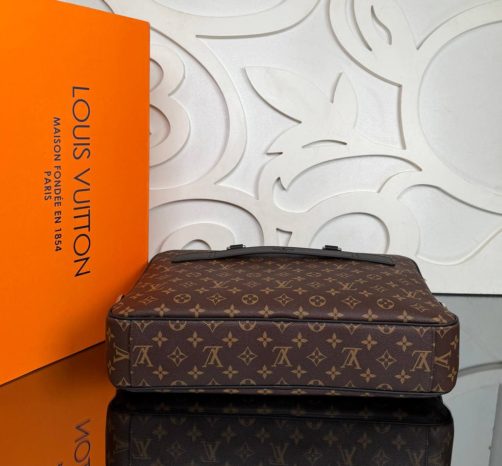 Louis Vuitton Porte Documents Voyage

5635-3 ⭐️