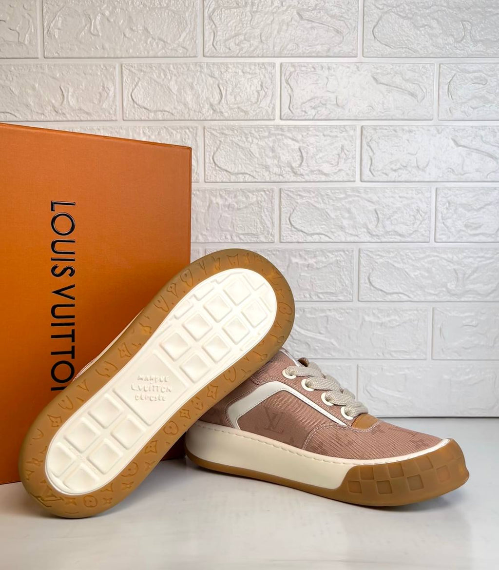 Louis Vuitton Tilted Sneaker

911226 ⭐️