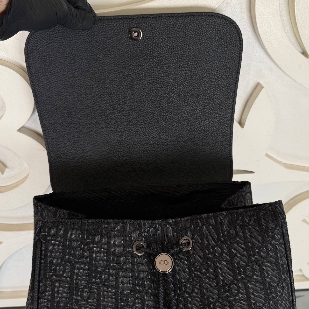 Christian Dior Saddle Backpack with Flap in Oblique Jacquard

32x42 cm
910929 ⭐️