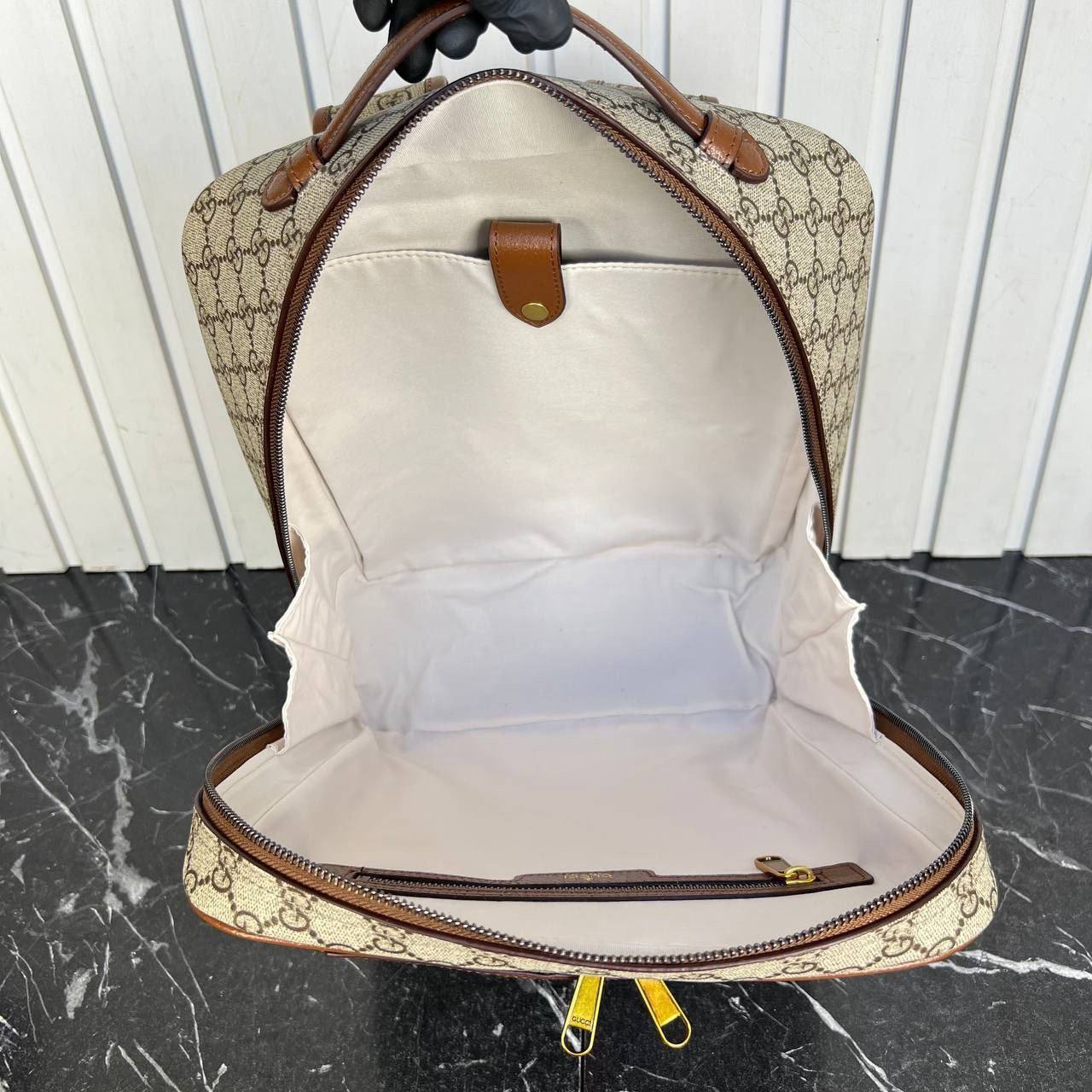 Gucci GG Supreme Backpack

32x36 cm 
6297 ⭐️