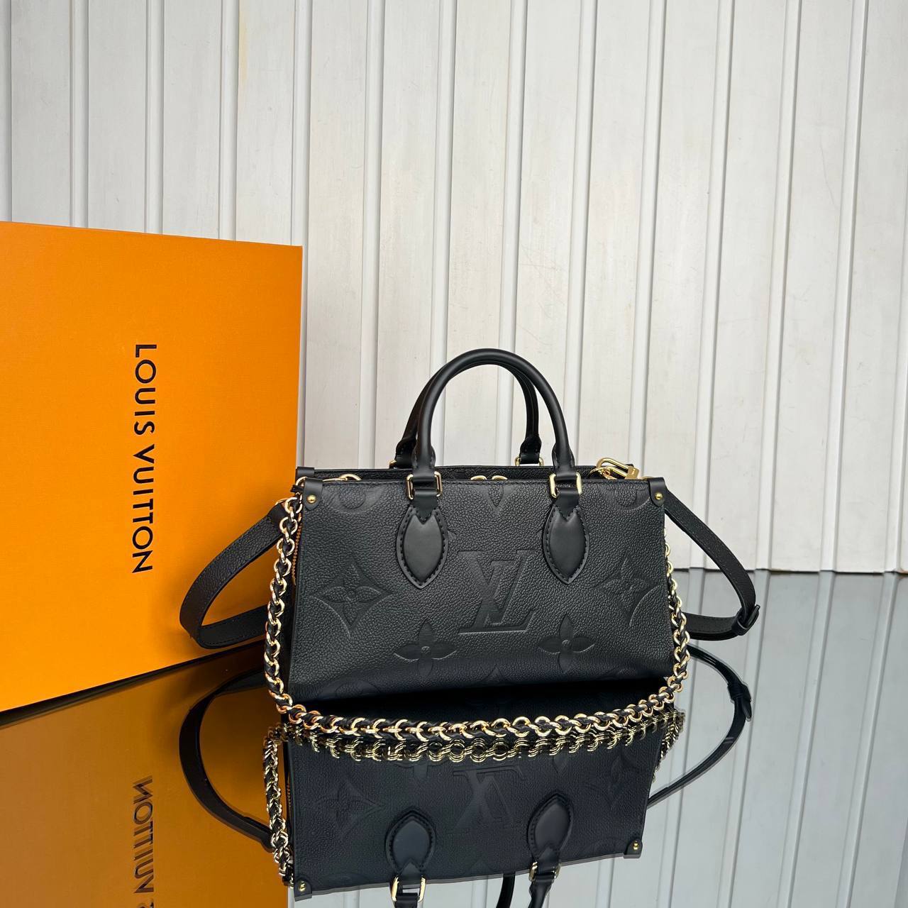 Louis Vuitton OnTheGo East West

5749-1 ⭐️