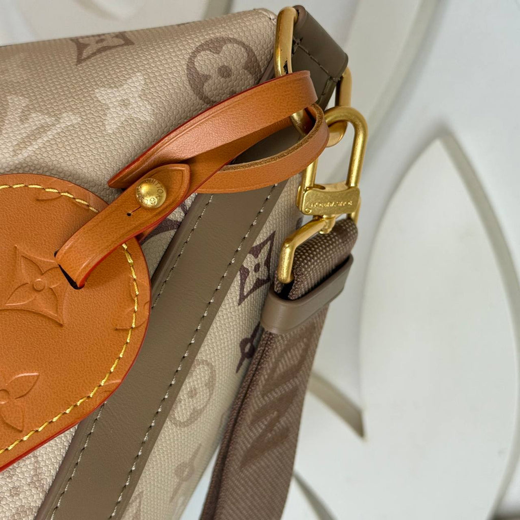 Louis Vuitton Vagabond Hobo Bag

910848 ⭐️