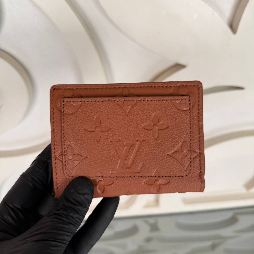 Louis Vuitton Clea Wallet 

210182 ⭐️