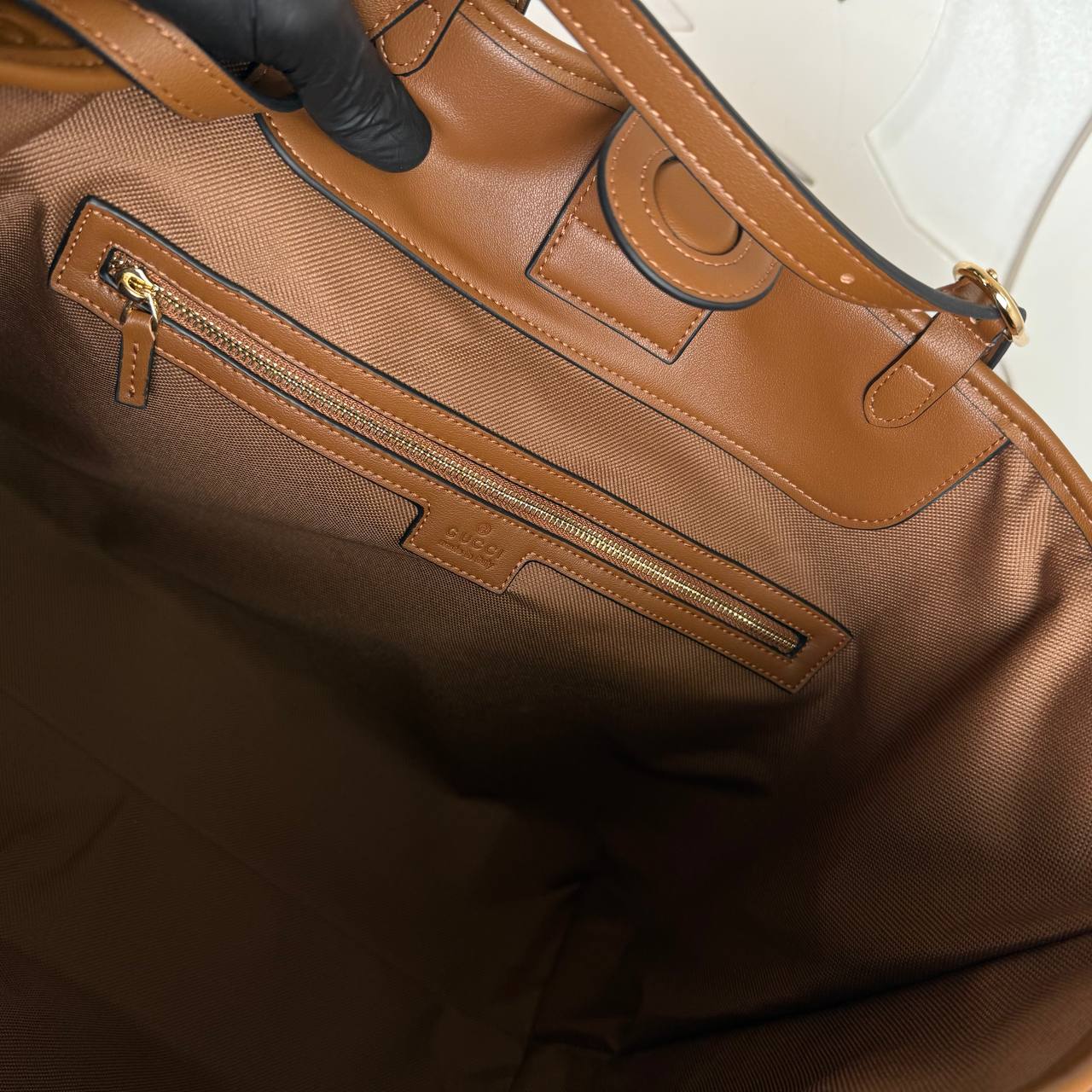 Gucci Emblem Large Tote Bag

37x33 cm 
910376 ⭐️