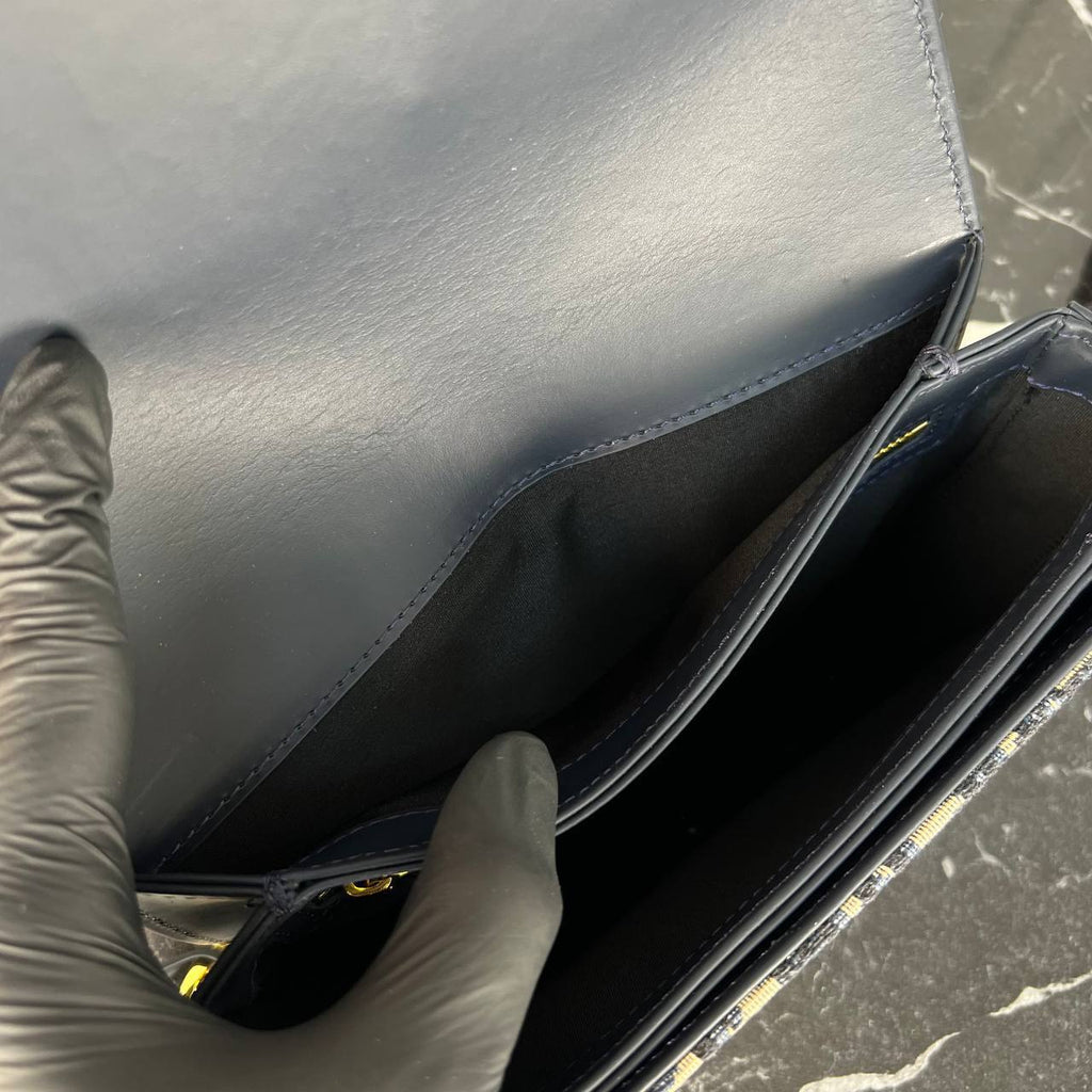 Christian Dior Signature Bag

24x14cm 
5686-1 ⭐️