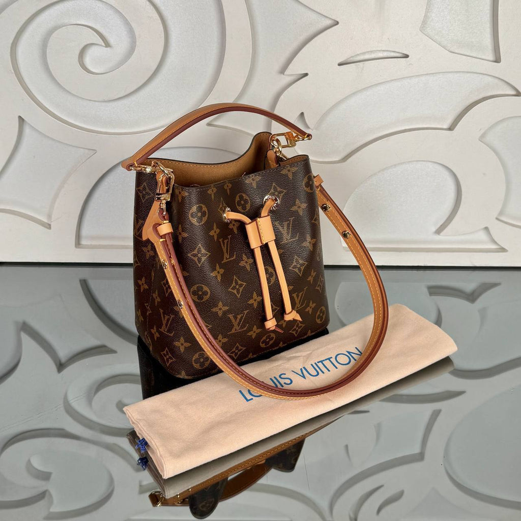 Louis Vuitton Neo Noe BB

676-2 ⭐️