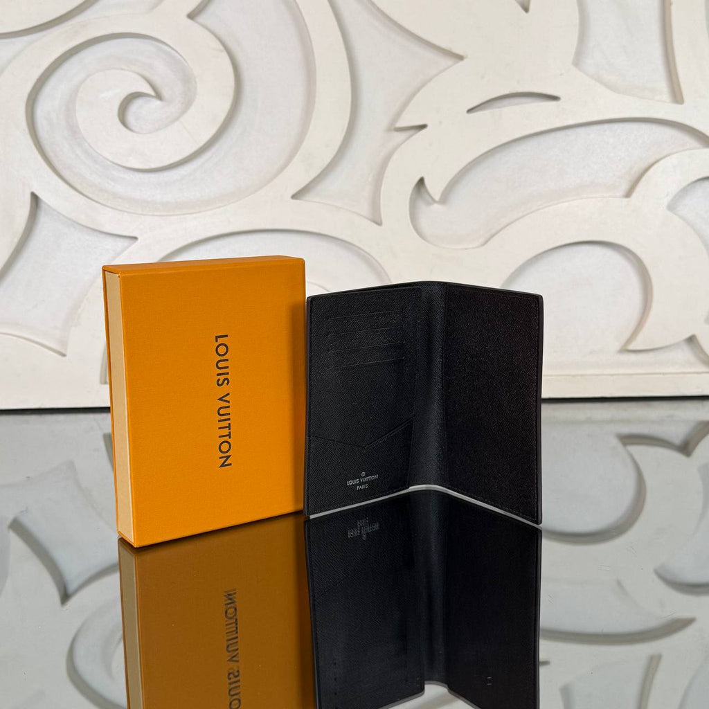 Louis Vuitton Passport Cover

910966 ⭐️