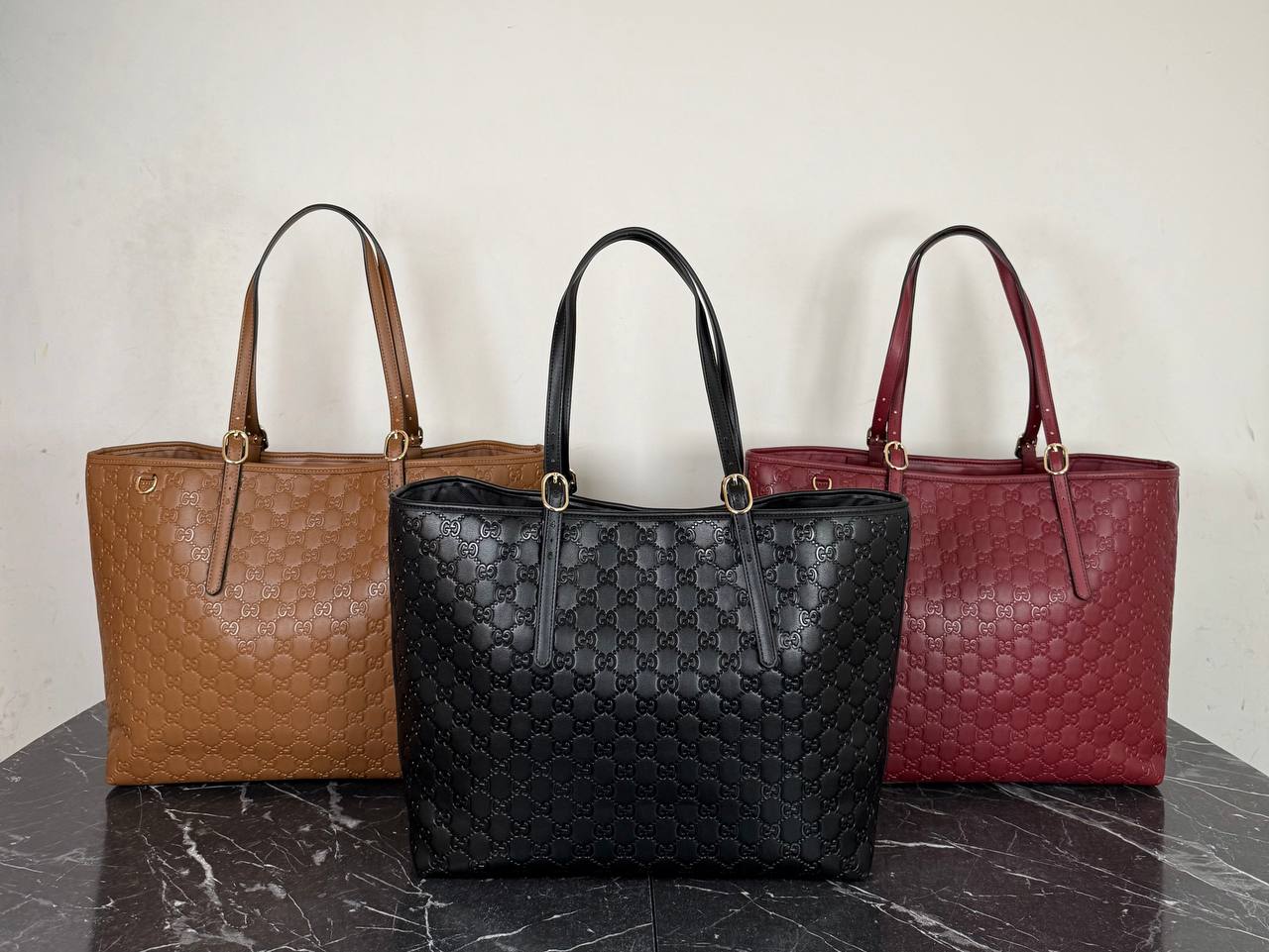 Gucci Emblem Large Tote Bag

37x33 cm 
910376 ⭐️