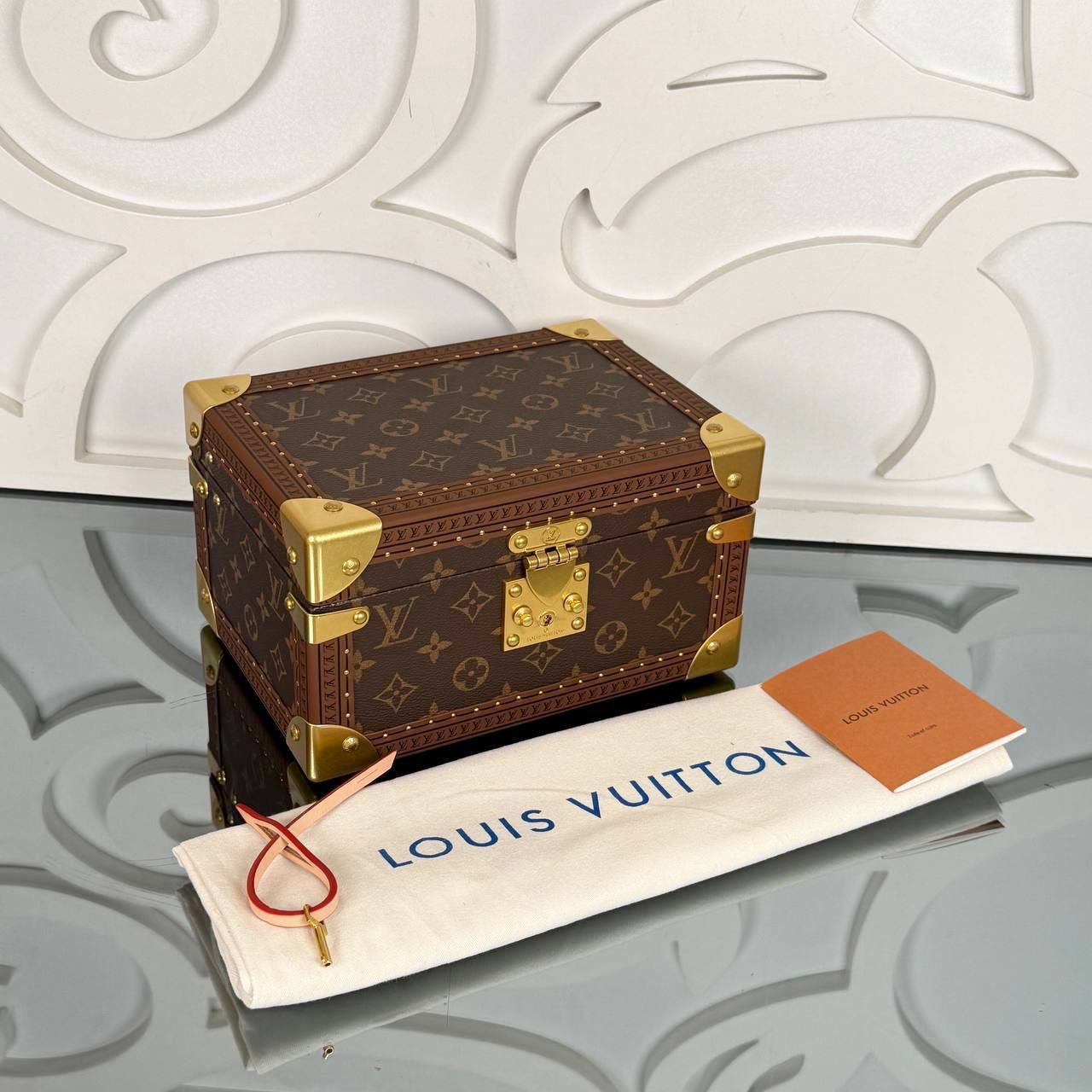 Louis Vuitton Coffret Tresor 

6207 ⭐️