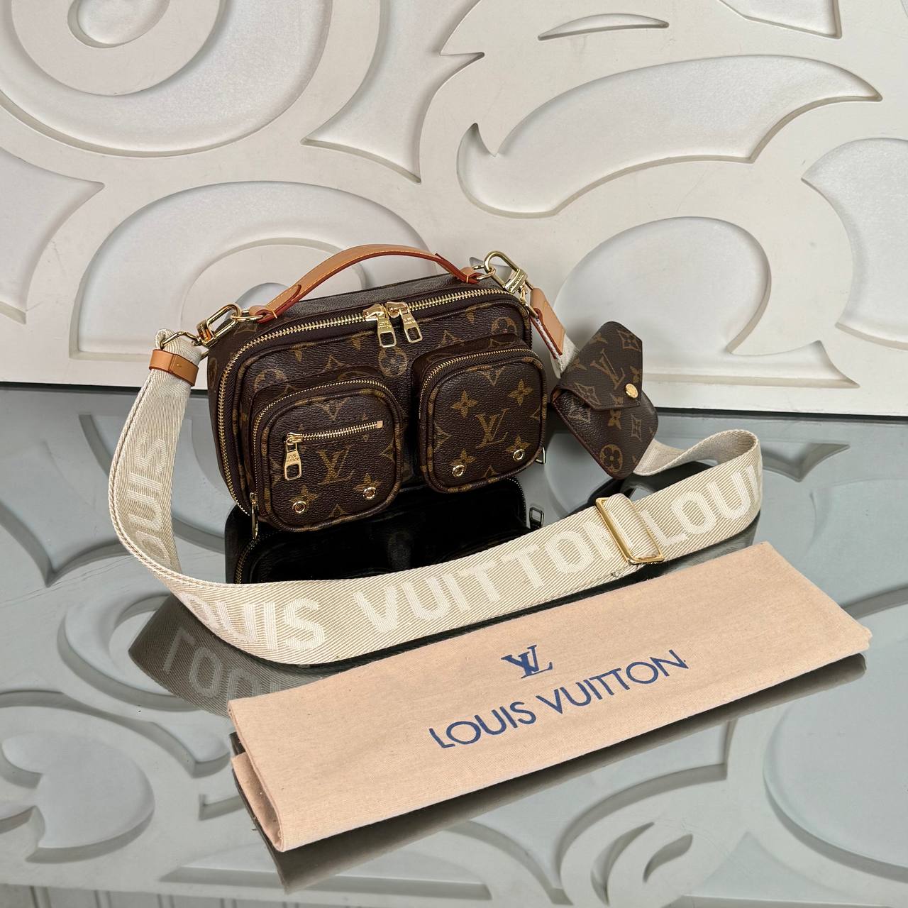 Louis Vuitton Utility Crossbody Bag 

210079 ⭐️