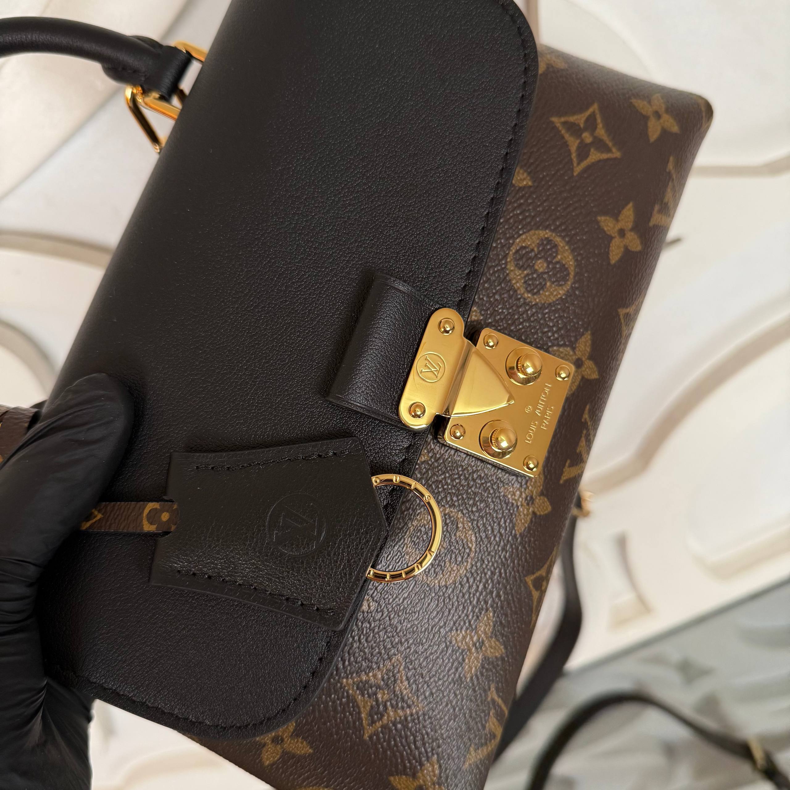 Louis Vuitton Madeleine BB Bag

910582 ⭐️