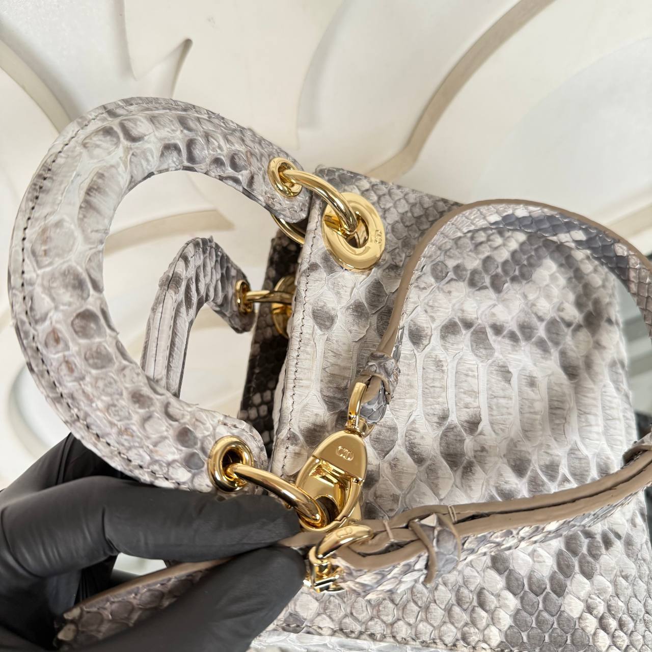 Christian Dior Lady Dior Python Small Bag 

17x16 cm 
210122 ⭐️