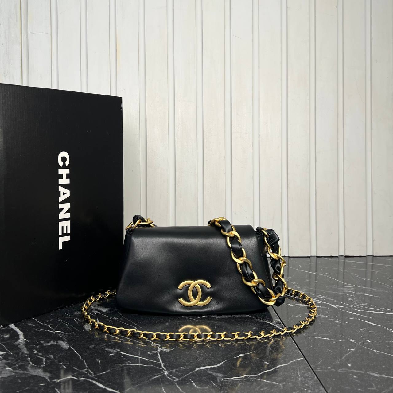 Chanel Small Flap Bag with Chain

24x13 cm 
6821 ⭐️