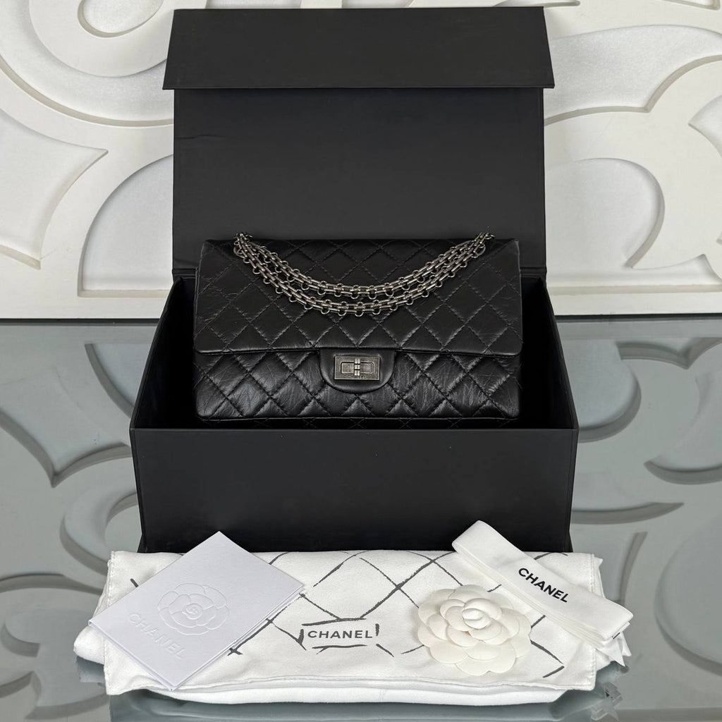 Chanel 2.55 Small Handbag

24x14 cm 
910255 ⭐️