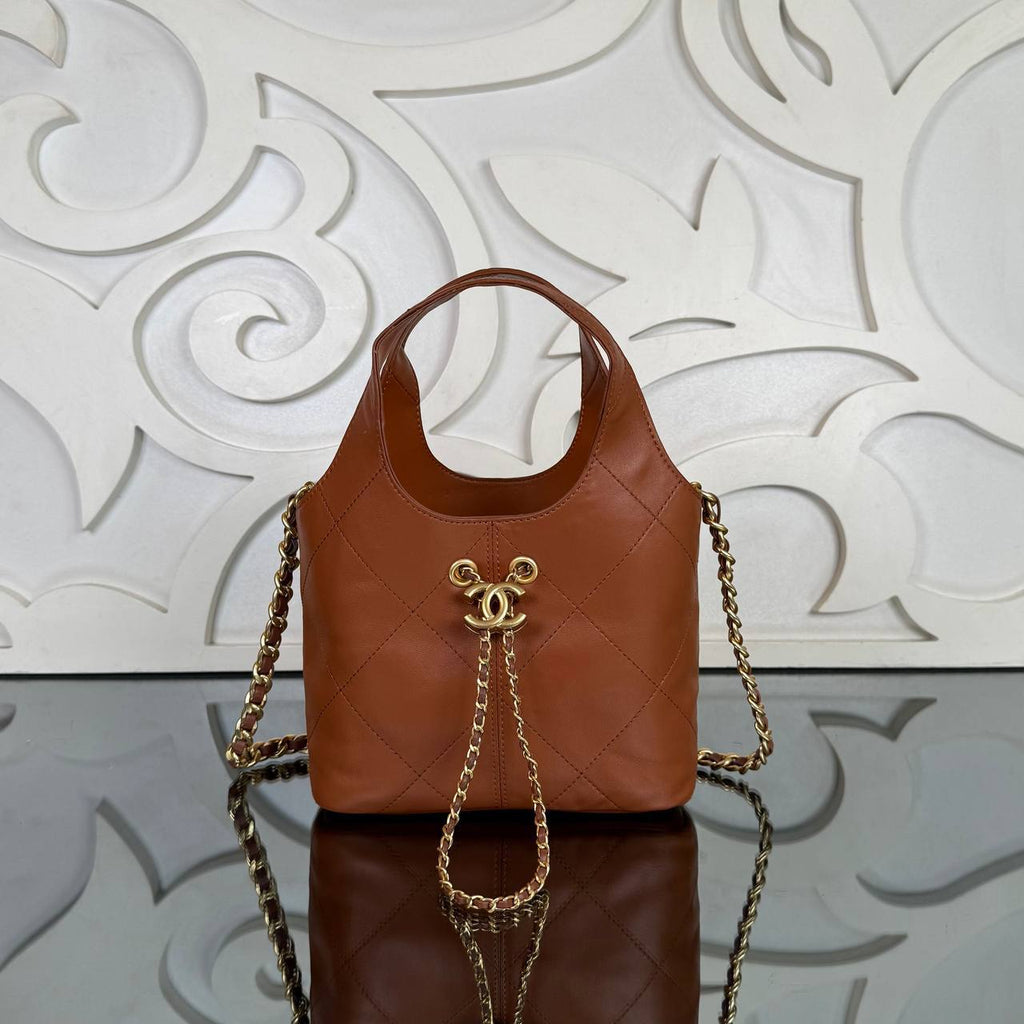 Chanel Small Tote Bag

21x17 cm
910657 ⭐️