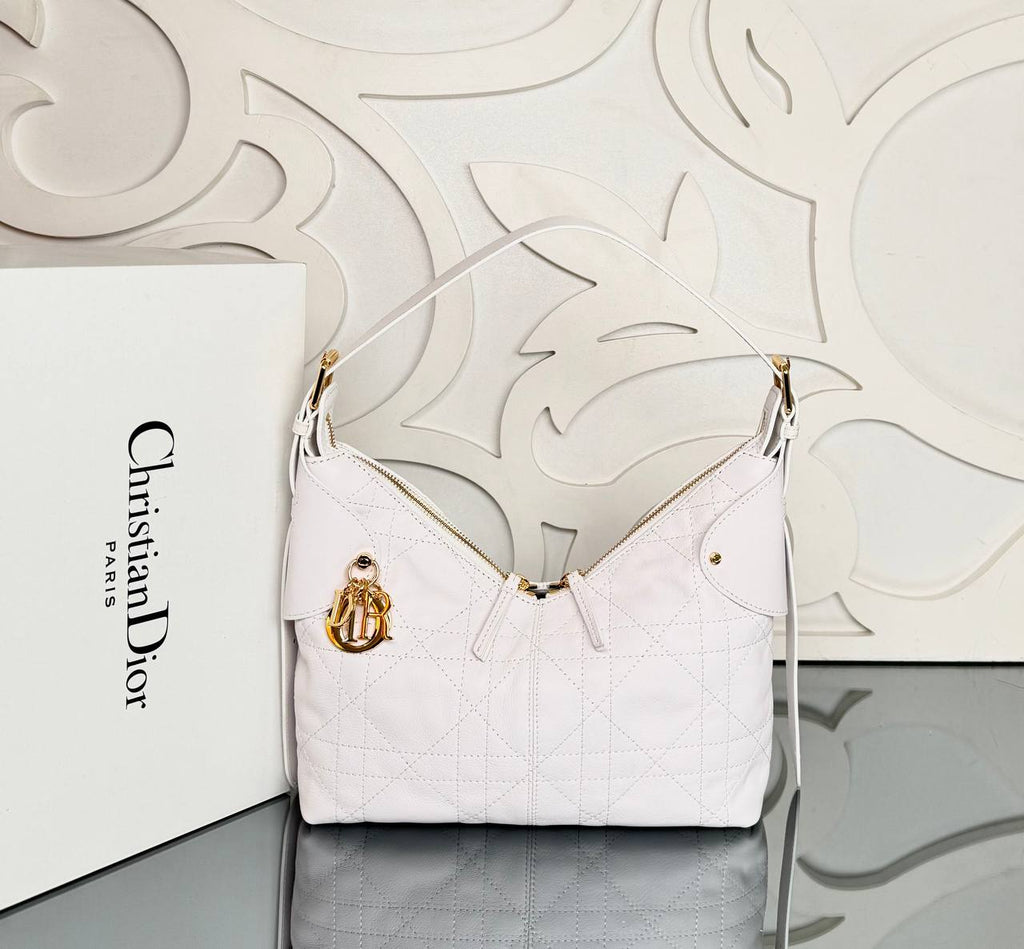 Christian Dior Voyage Bag Medium

30x18 cm 
910379 ⭐️