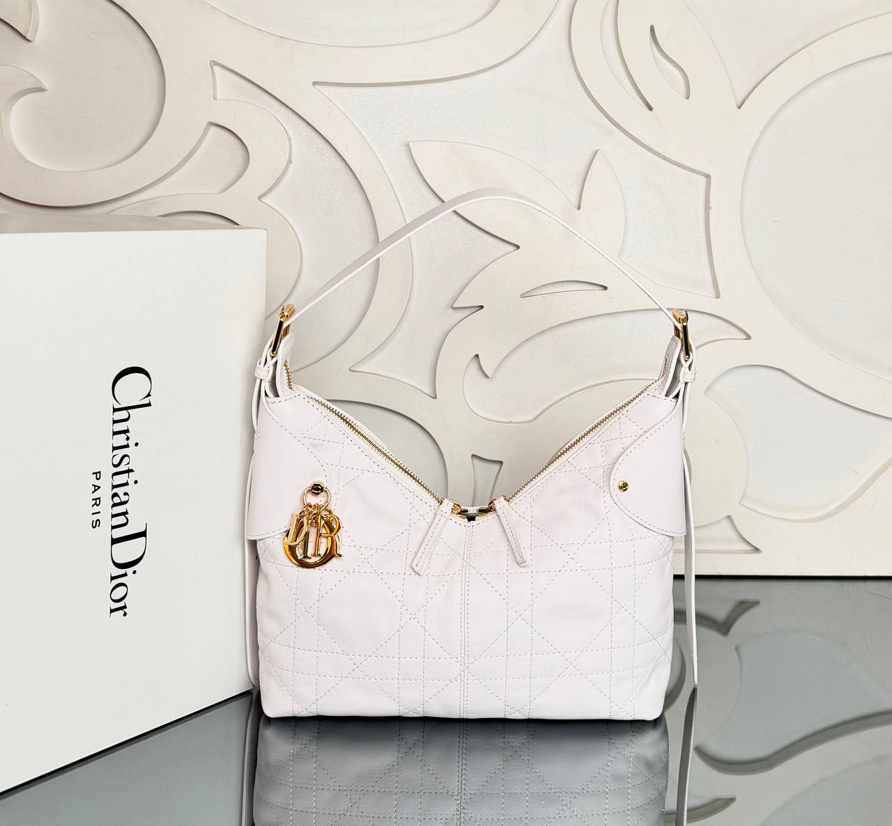 Christian Dior Voyage Bag Medium

30x18 cm 
910379 ⭐️
