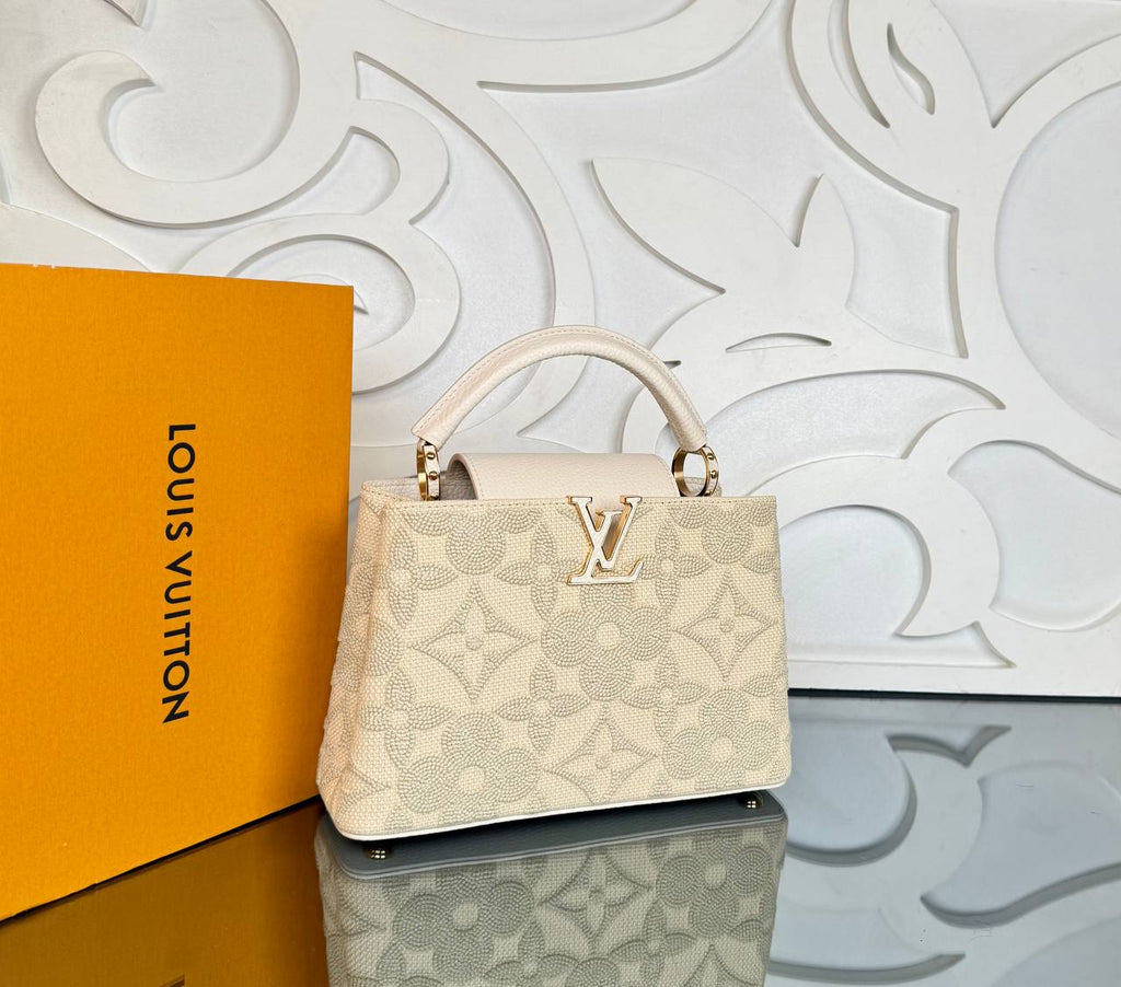Louis Vuitton Capucines BB

910346 ⭐️