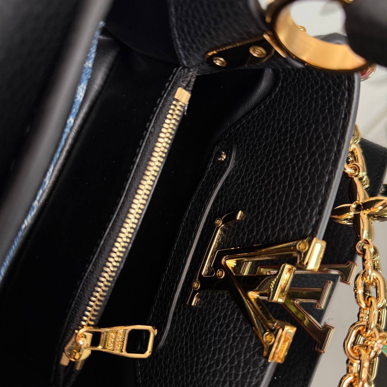 Louis Vuitton LV x TM Capucines Mini

910334 ⭐️