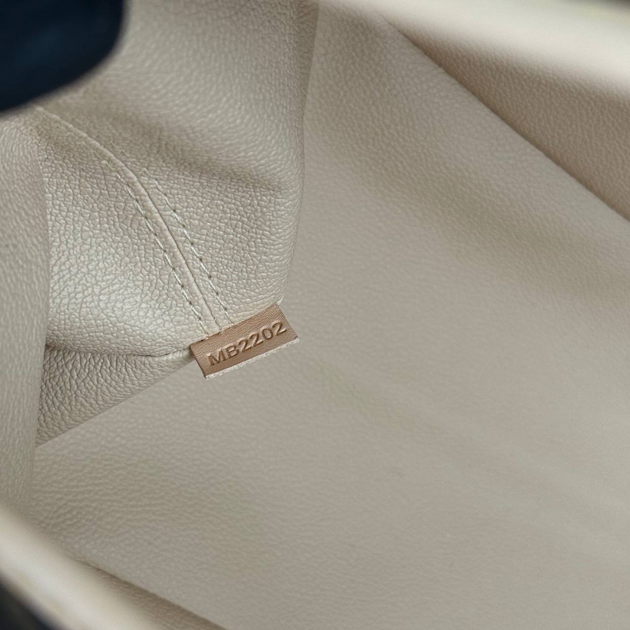 Louis Vuitton Neverwoof Bag 

910629 ⭐️