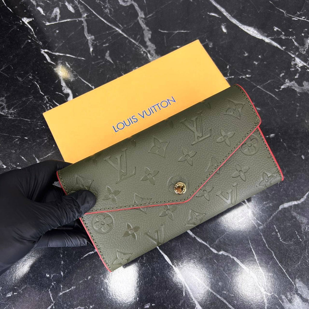 Louis Vuitton Sarah Wallet 

79-2 ⭐️