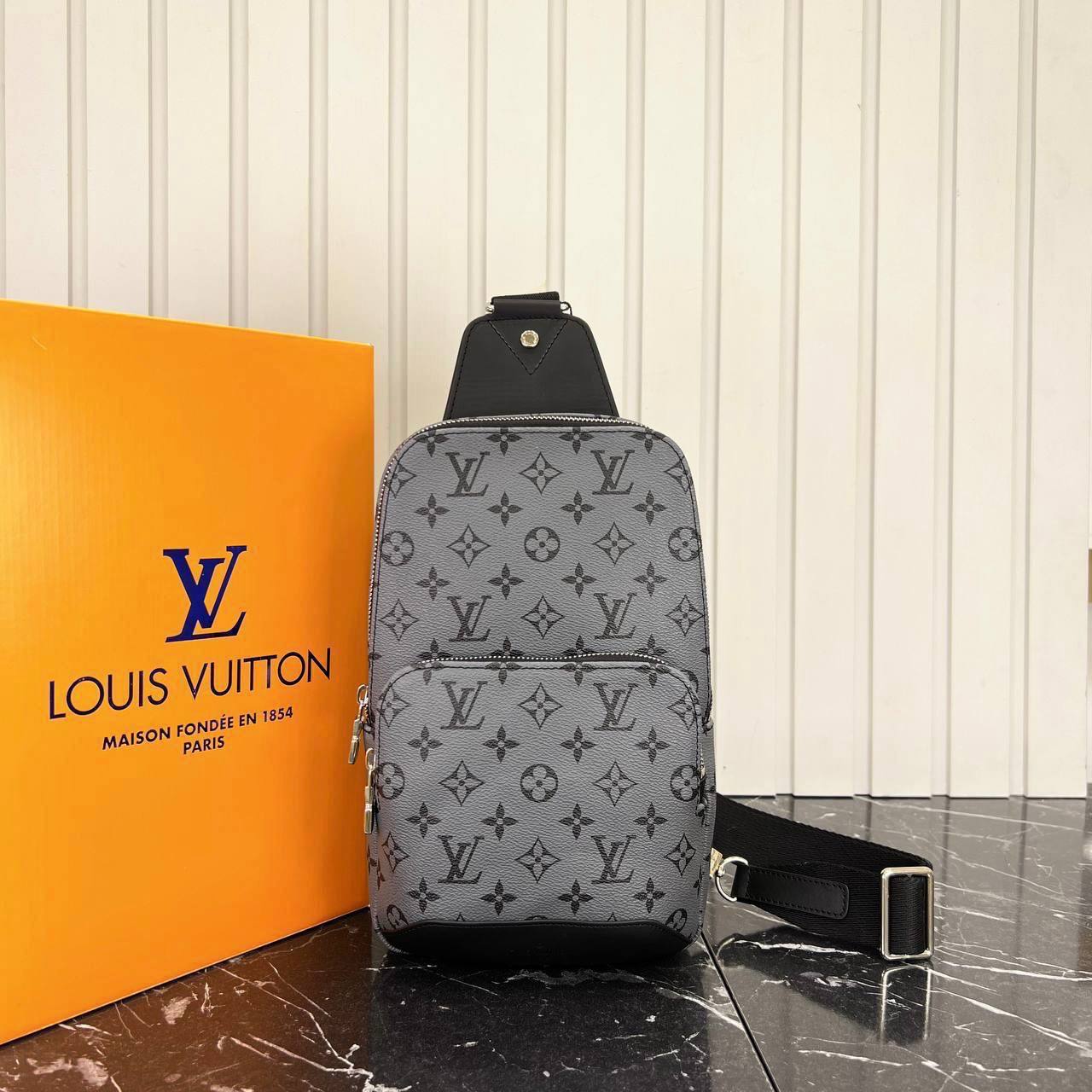Louis Vuitton Avenue Sling Bag 

642-3