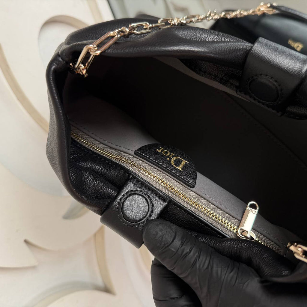 Christian Dior Small Bow Bag

24x16 cm 
910820 ⭐️