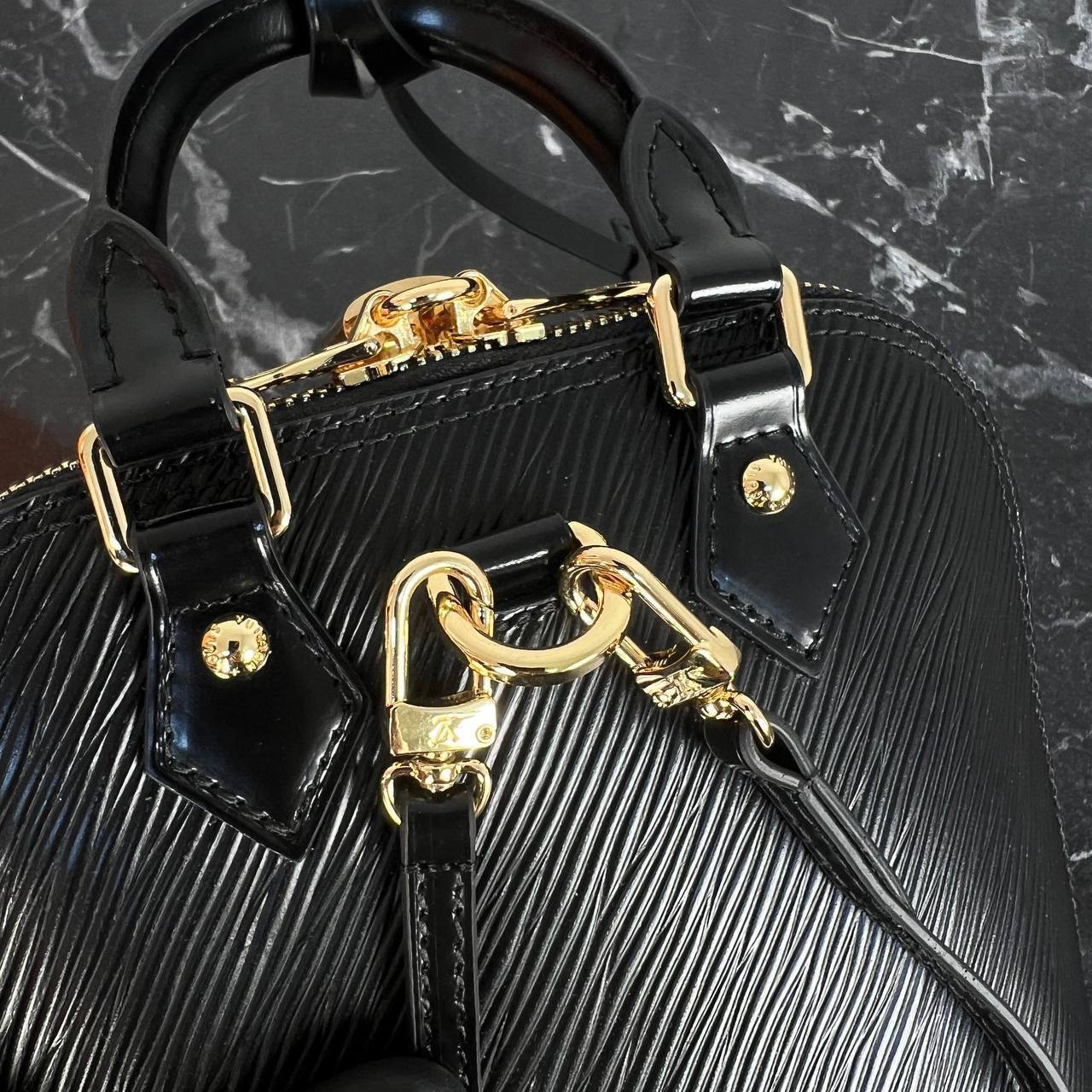 Louis Vuitton Alma Backpack 

5810-2 ⭐️