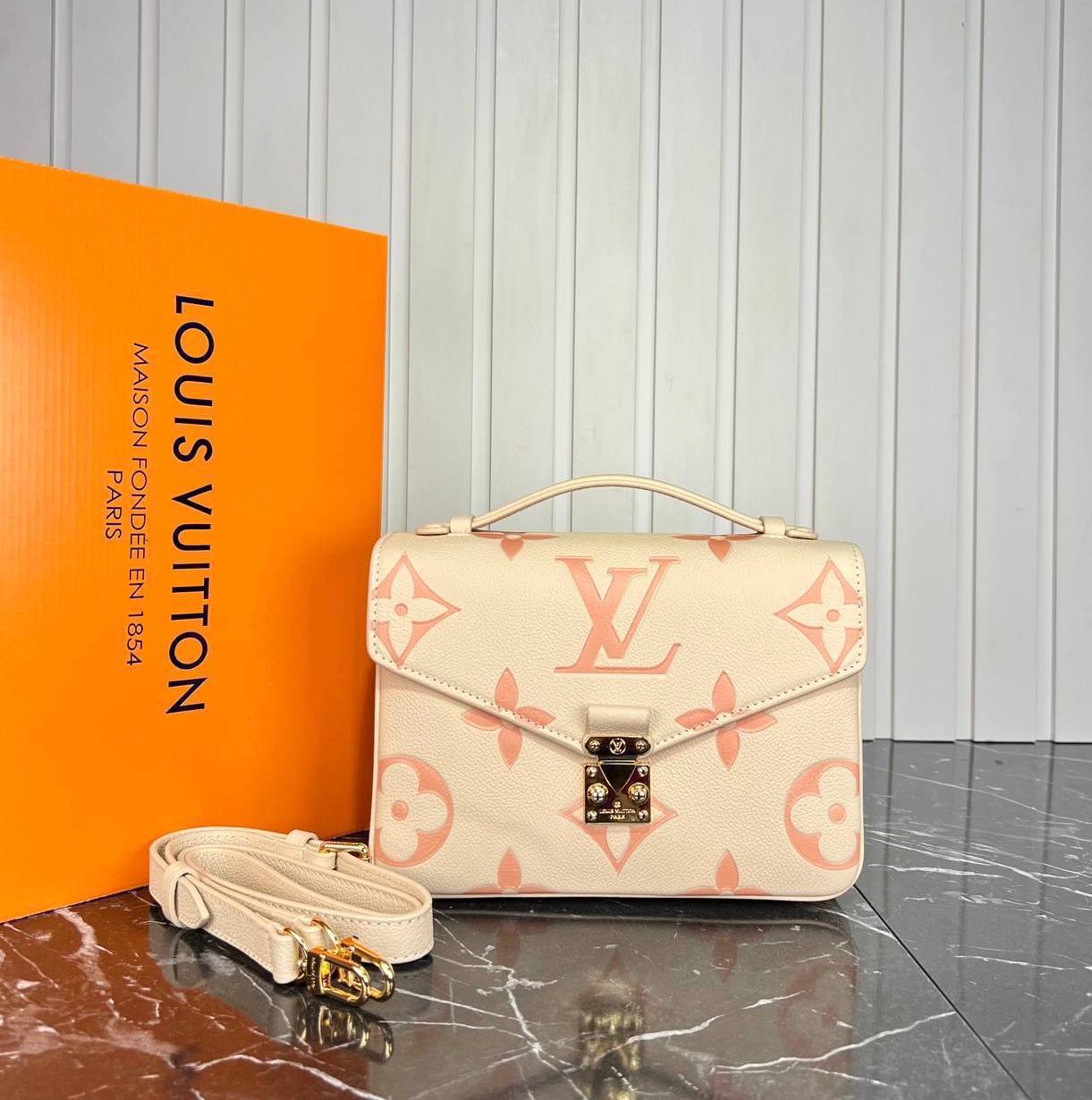 Louis Vuitton Pochette Metis  

5372-2 ⭐️
