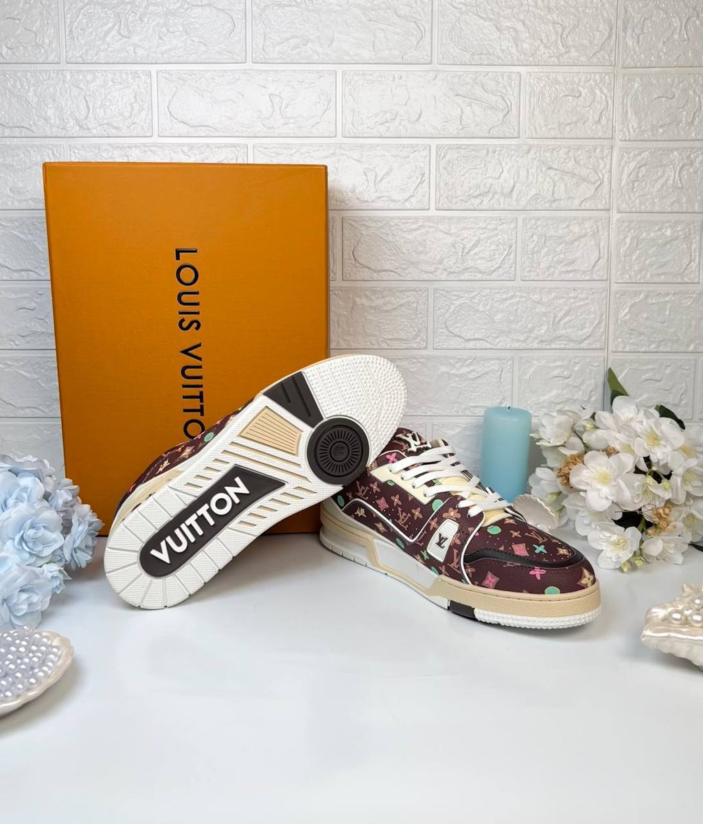 Louis Vuitton Sneakers

3793-5 ⭐️