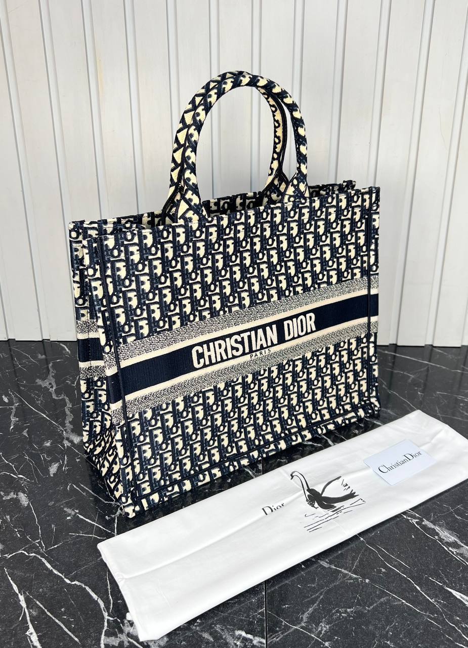 Christian Dior Book Tote Big

42x36 cm 
5656-2