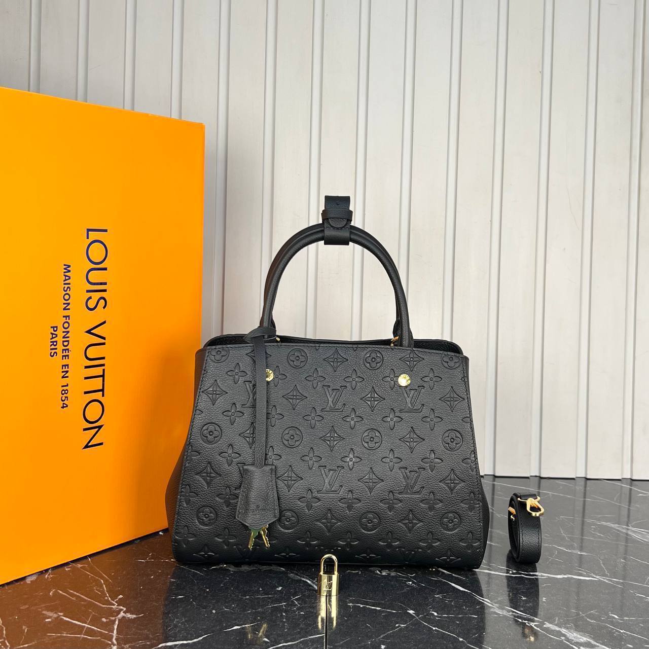 Louis Vuitton Montaigne Bag Medium 

5100