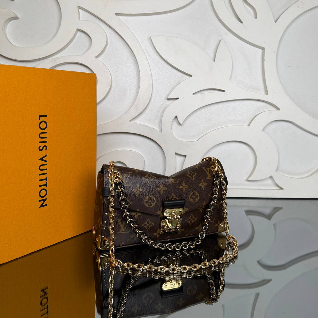 Louis Vuitton Trunkie East West

910471 ⭐️